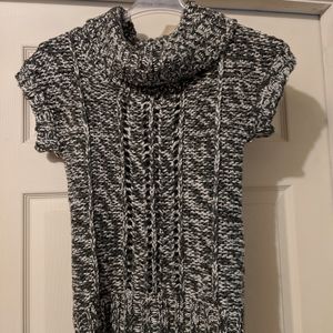 Short sleeved turtle neck
